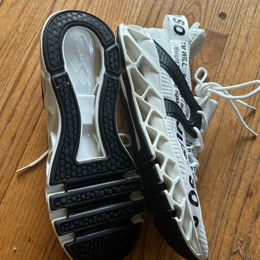 Sneakers - Picture 2 of 4